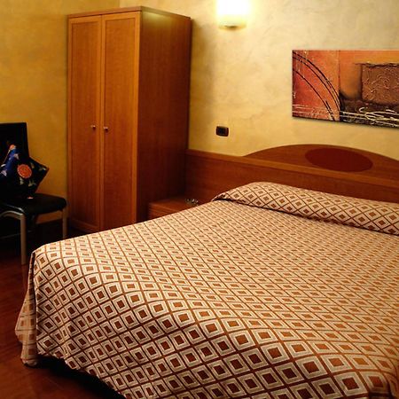 Hotel Bengasi Moncalieri Luaran gambar