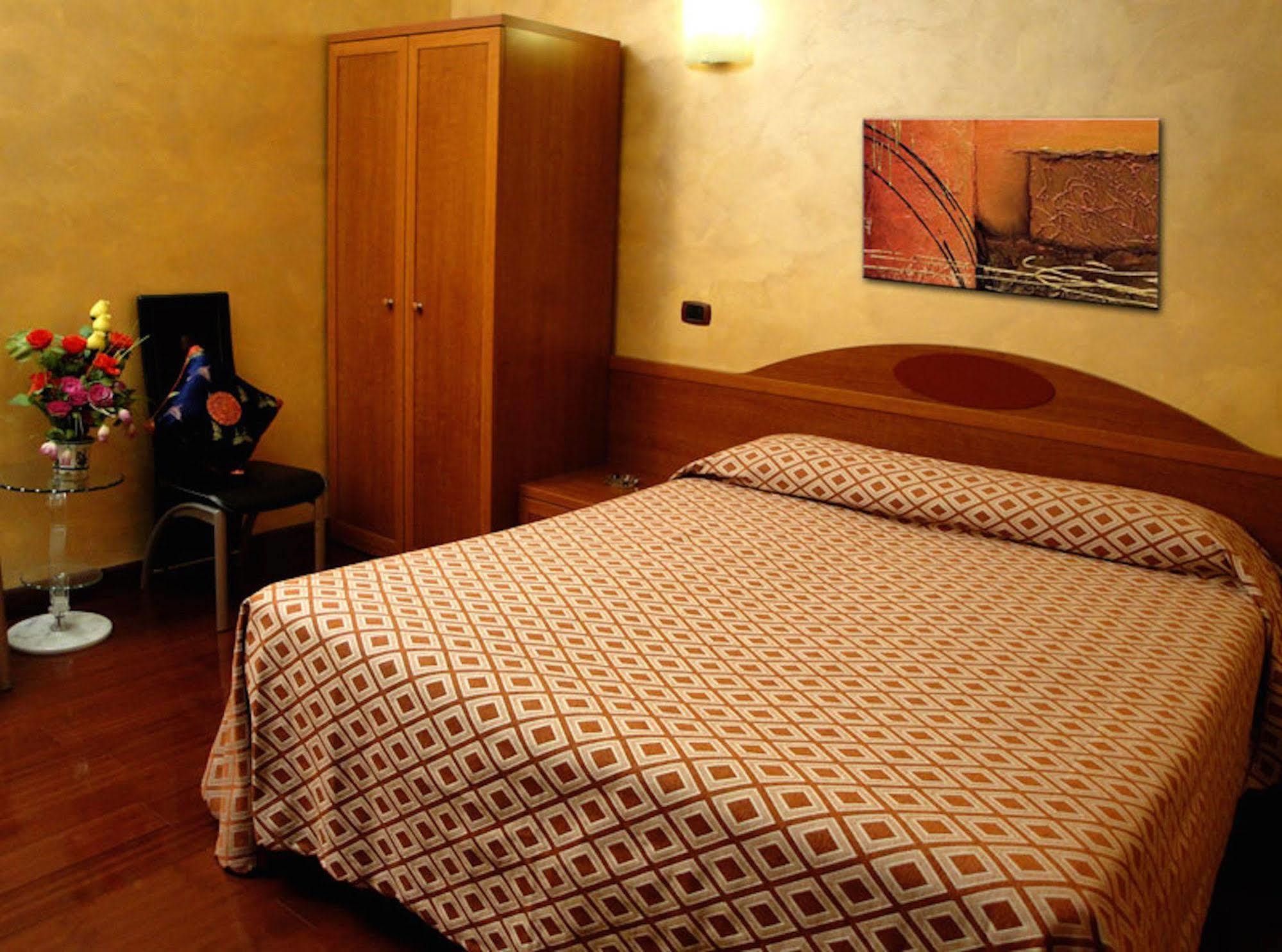 Hotel Bengasi Moncalieri Luaran gambar