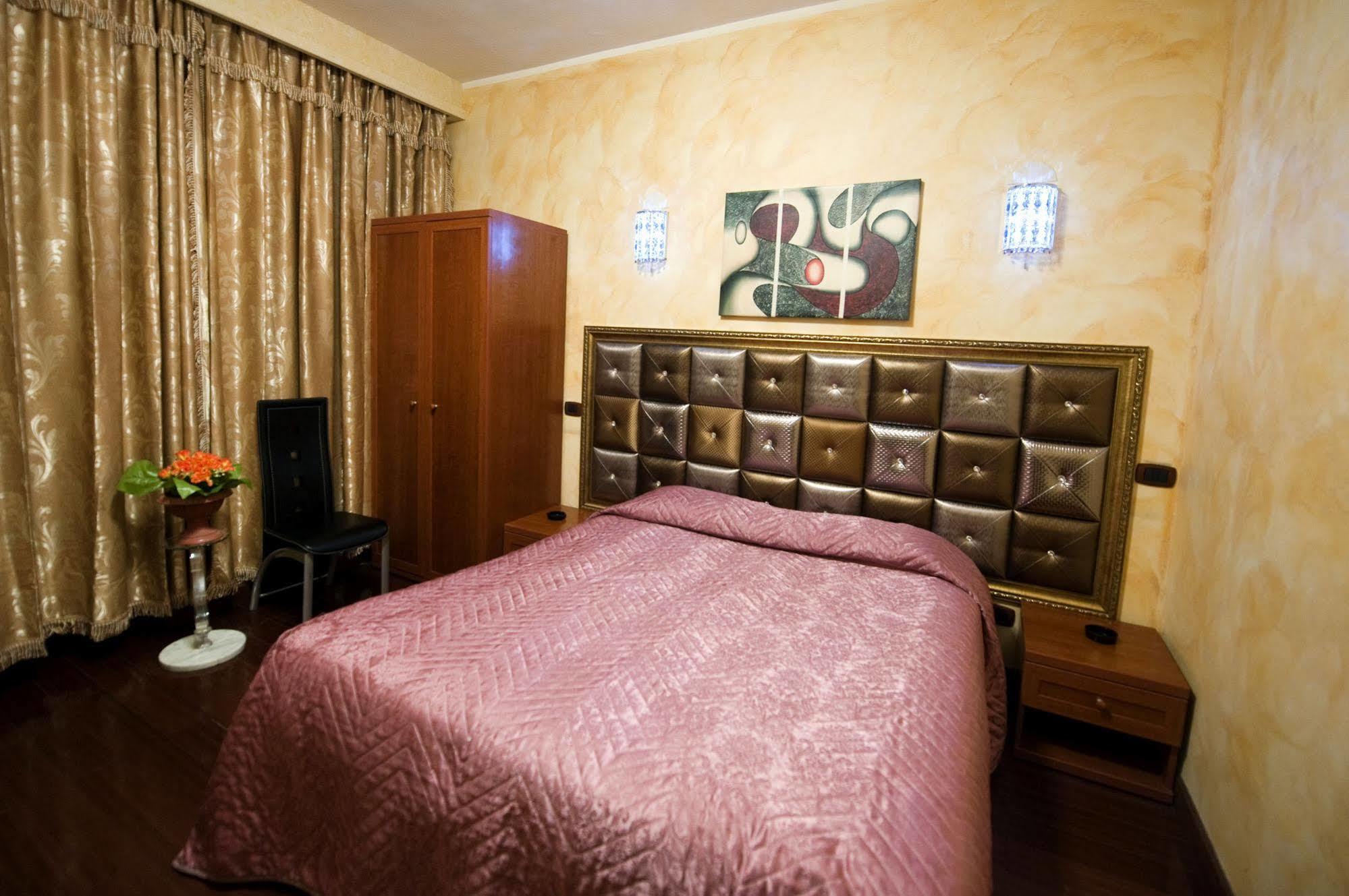 Hotel Bengasi Moncalieri Luaran gambar