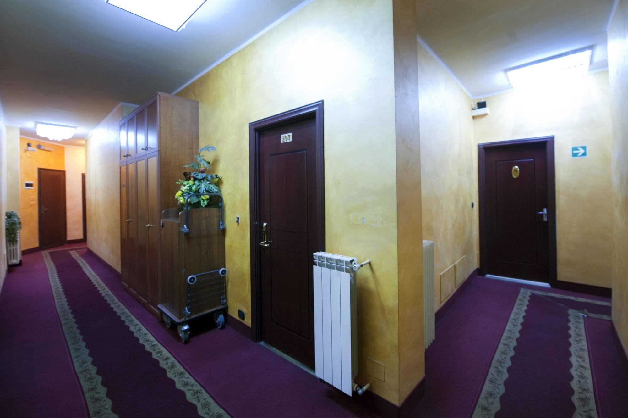 Hotel Bengasi Moncalieri Luaran gambar